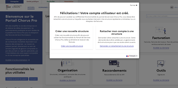 L'image montre l'écran de première connexion au portail de services Chorus Pro. Deux choix peuvent être faits par l'utilisateur : créer une nouvelle structure ou rattacher son compte à une structure existante.